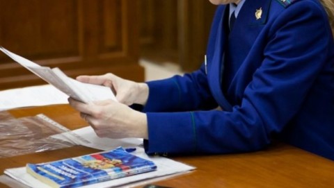 Прокуратура Любинского района Омской область организовала проверку по факту обрушения штукатурки на ученика